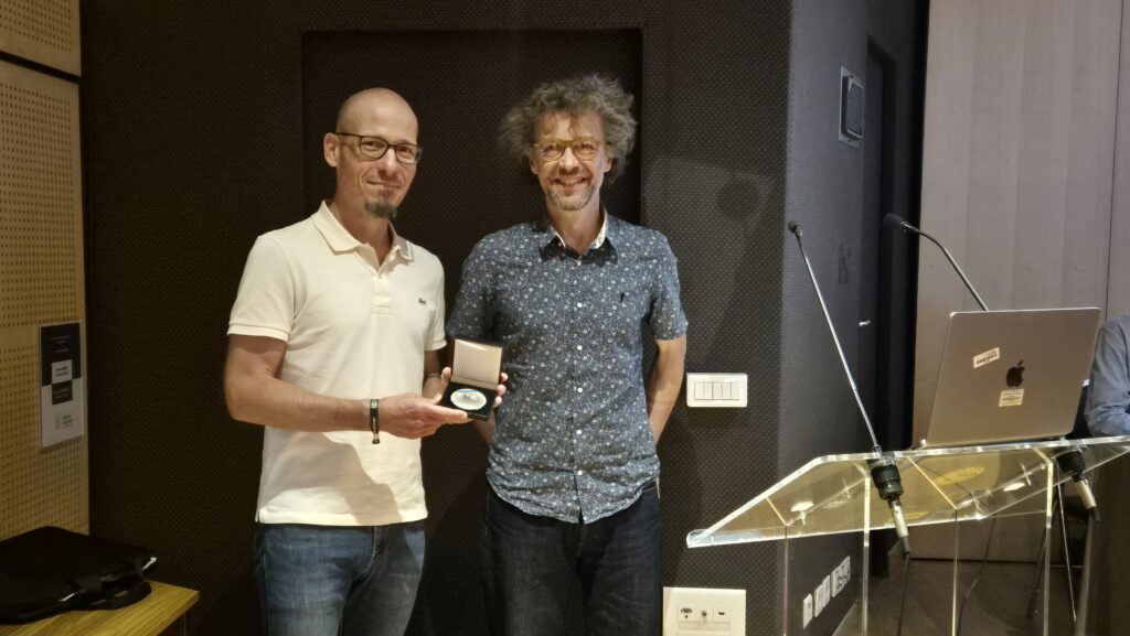 Florian Greffier, récipiendaire de la médaille Augustin Fresnel, et Gaël Obein